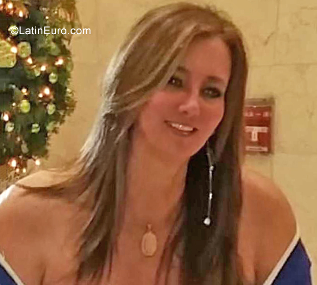 Date this tall Colombia girl Angela from Cali CO25518