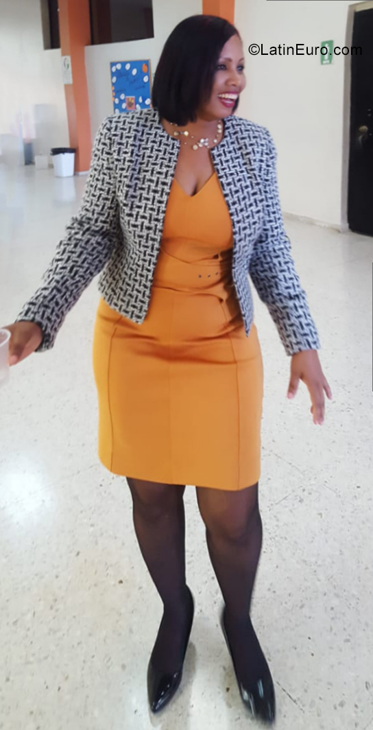 Date this hard body Dominican Republic girl Yesica from San Pedro de Macoris DO35106