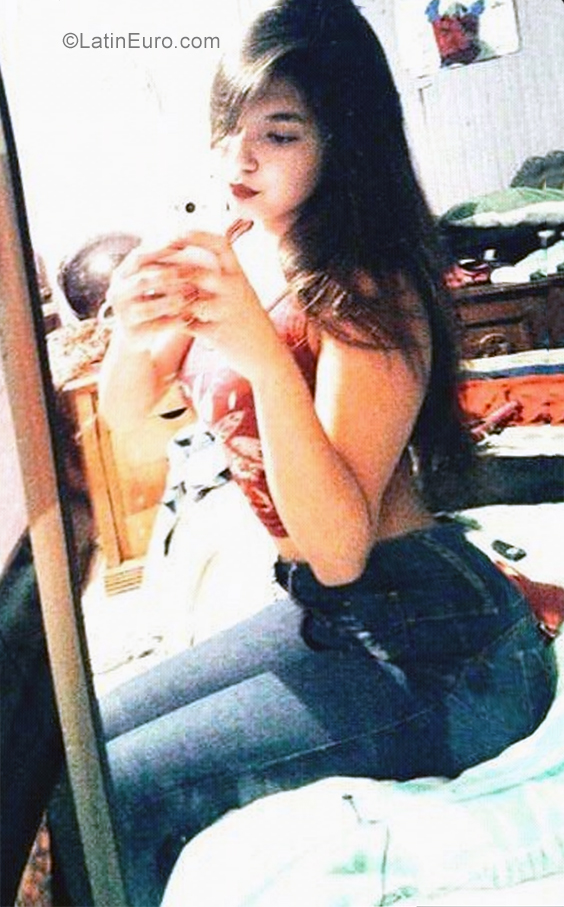 Date this pretty Venezuela girl Romerly from Caracas VE2455