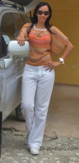 Date this nice looking Dominican Republic girl Mayra from Higuey DO40778