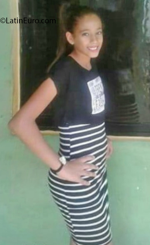 Date this passionate Dominican Republic girl Bella from Santo Domingo DO35193