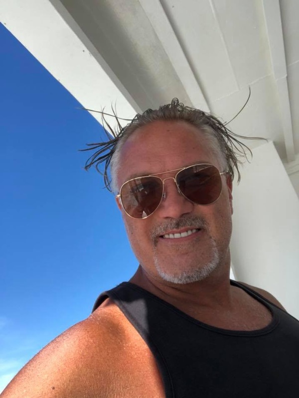 Date this good-looking Chile man Bastian from chile SE257