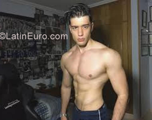 Date this happy Dominican Republic man Jose from Santo Domingo MX1650