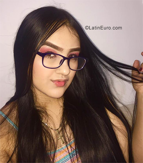 Date this beautiful Colombia girl Milly from Pereira CO25592
