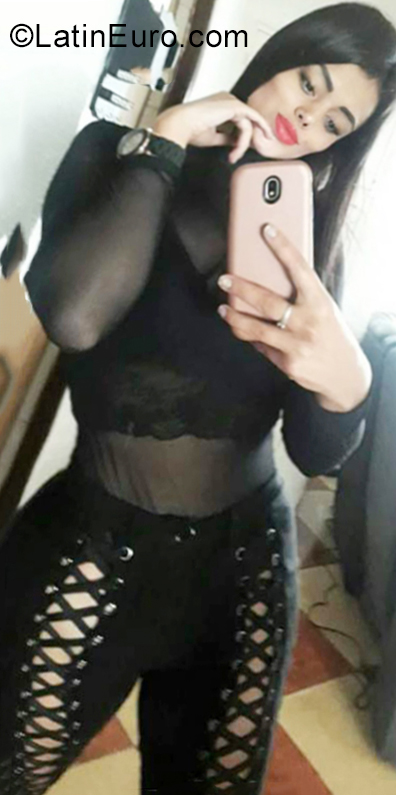 Date this gorgeous Colombia girl Kim from Bogota CO25616