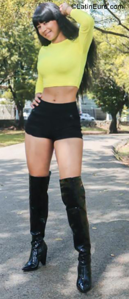 Date this stunning Dominican Republic girl Marichel from Santo Domingo DO35313