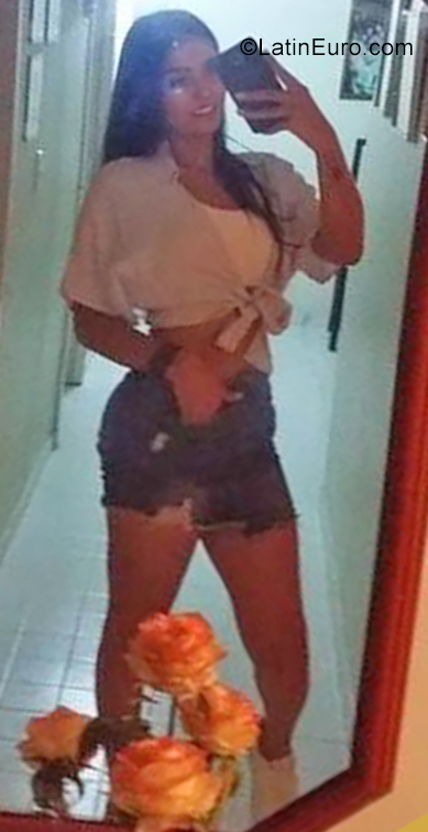 Date this young Colombia girl Daniela from Cali CO25653