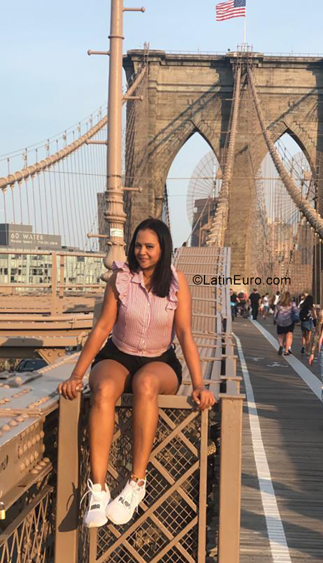 Date this good-looking Colombia girl Dayana from Bogota CO25664