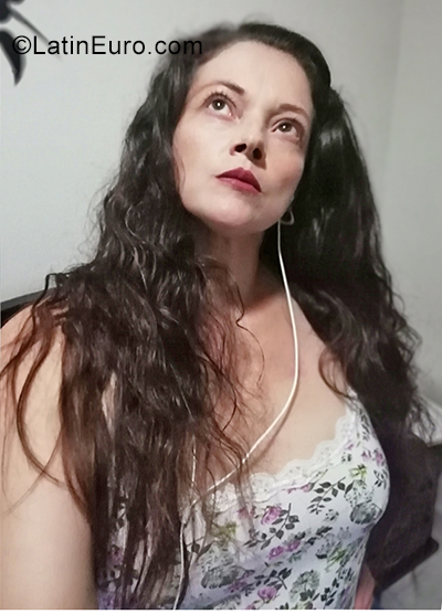 Date this lovely Colombia girl Dona from Bogota CO25666
