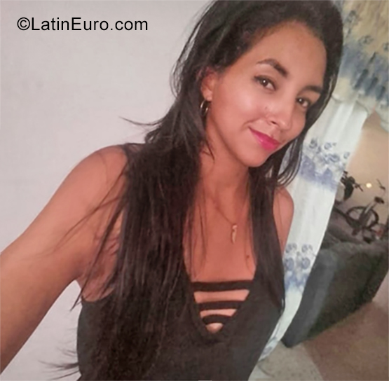 Date this gorgeous Colombia girl Andrea from Cali CO25674