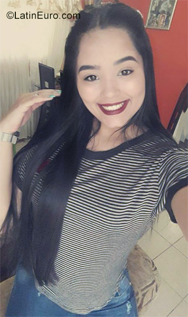 Date this georgeous Venezuela girl Gisel from Cabimas VE2513