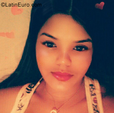 Date this cute Dominican Republic girl Ambar from Santo Domingo DO35372