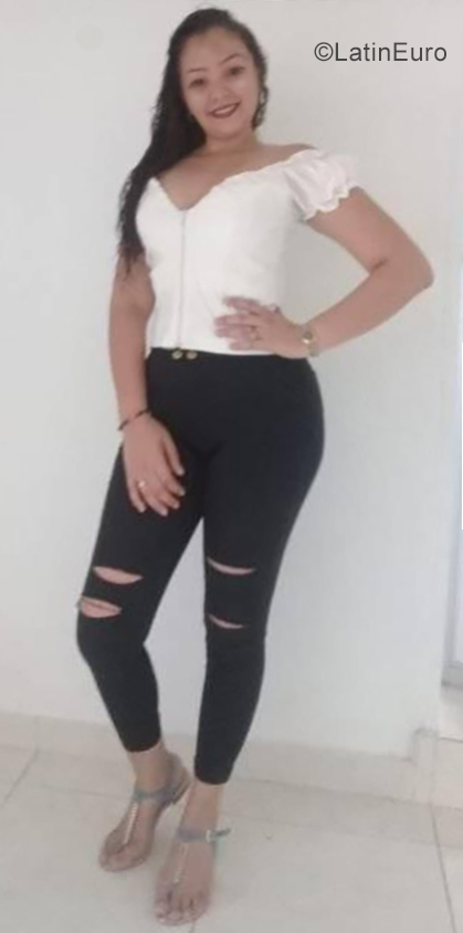 Date this sultry Colombia girl Gabriela from Santa Marta CO25702