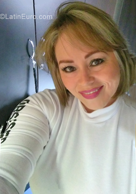 Date this attractive Colombia girl Cecilia from Medellin CO25726