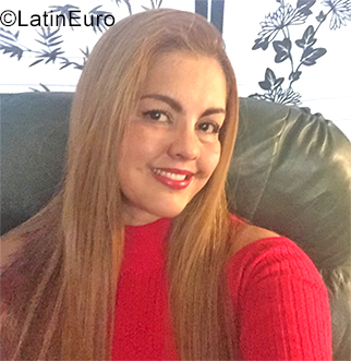 Date this happy Colombia girl Nath from Armenia CO25787