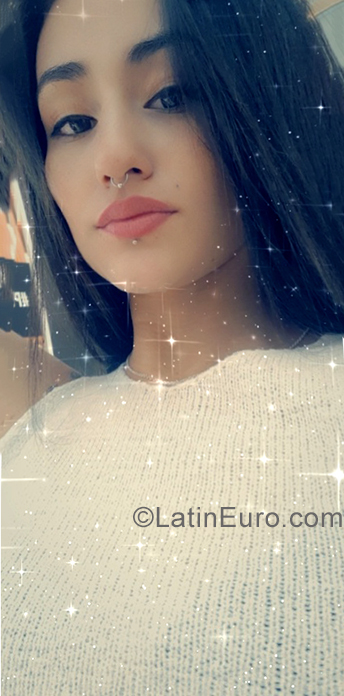 Date this young Colombia girl Katerin Daniela from Medellin CO25800