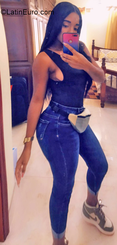 Date this pretty Dominican Republic girl Yoniry from San Pedro De Macoris DO35508