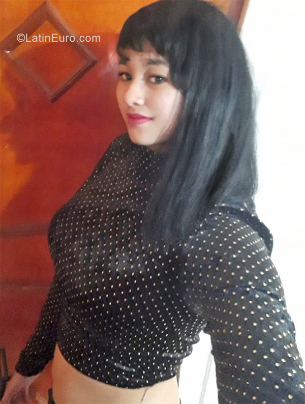 Date this passionate Colombia girl Rosa from Bogota CO25807