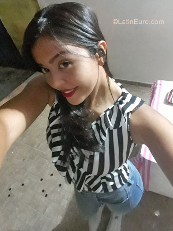 Date this fun Colombia girl Claudia from Barrancabermeja CO25809