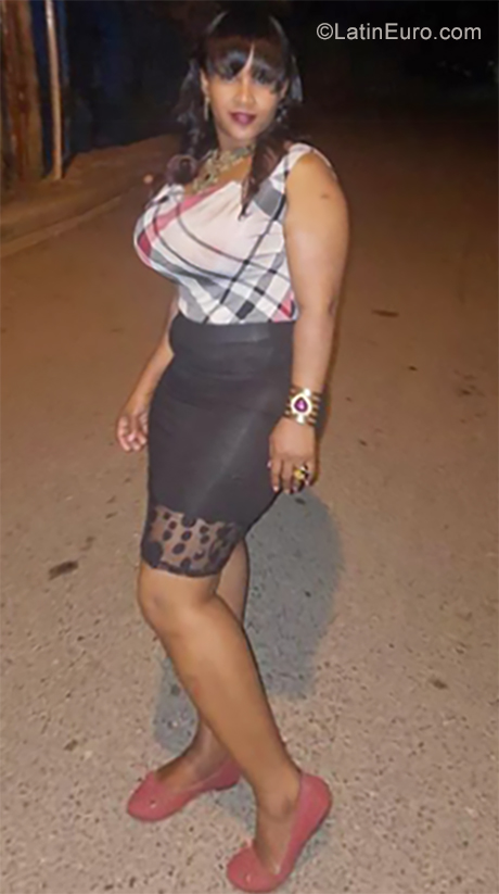 Date this charming Dominican Republic girl Yohanny from Santo Domingo DO35522