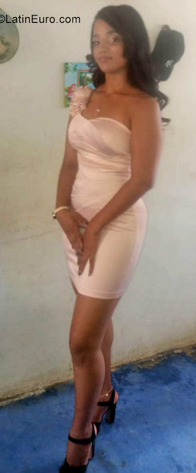 Date this sultry Dominican Republic girl Gabi from Santiago DO35576