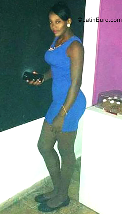 Date this passionate Dominican Republic girl Esmara from Santo Domingo DO35582