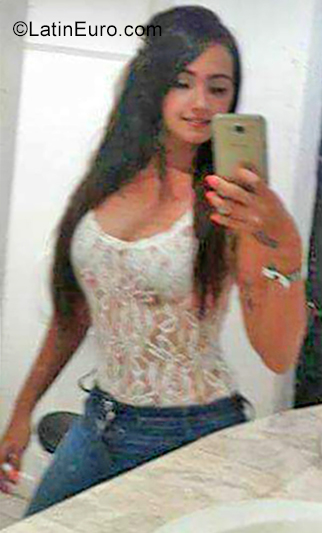 Date this happy Colombia girl Wendy from Bucaramanga CO25843