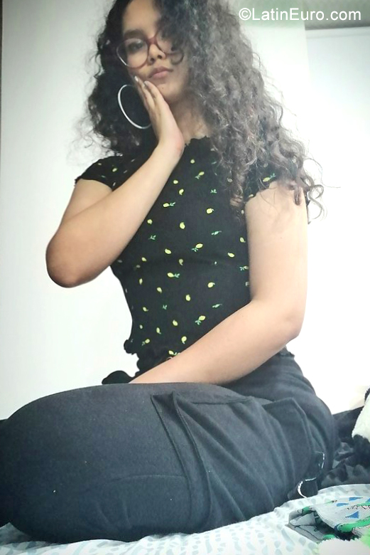 Date this hard body Colombia girl Melani from Medellin CO25850