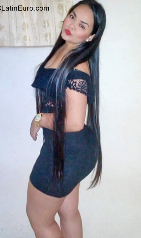 Date this attractive Colombia girl Lina from Villavicencio CO25854