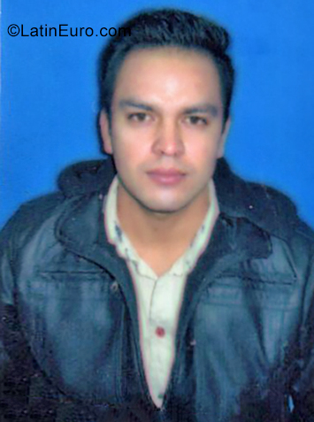 Date this young Ecuador man Michael from Quito EC352