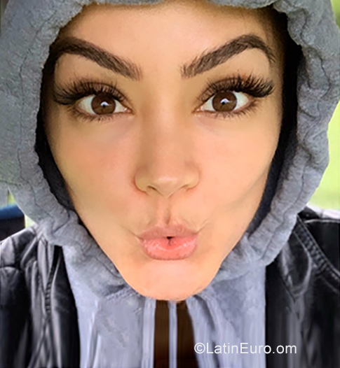 Date this attractive Venezuela girl Vale from Chacao VE2583