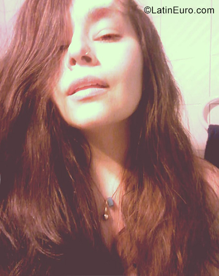 Date this nice looking Argentina girl Vanessa from Buenos Aires AR233