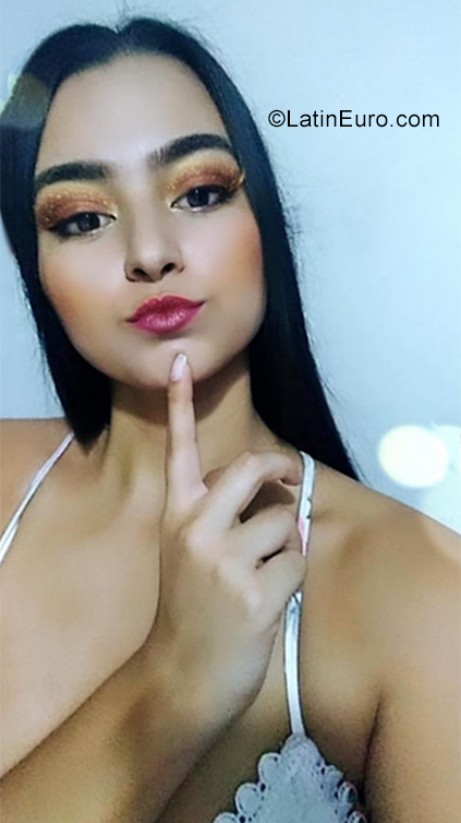 Date this young Colombia girl Dani from Medellin CO25884