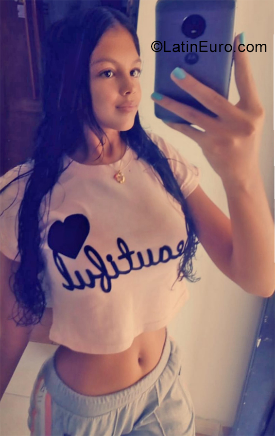 Date this hot Venezuela girl Daniela from Maracaibo VE2600