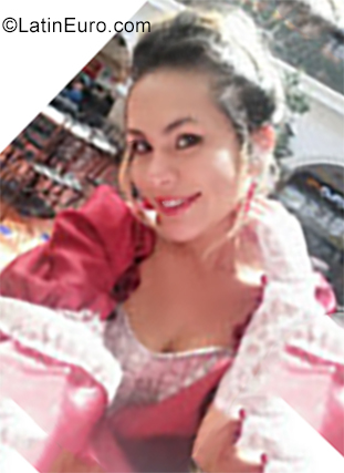 Date this hot Ecuador girl Alondra from Quito EC358