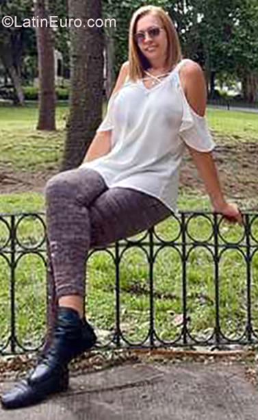 Date this sensual Argentina girl Janett from Buenos Aires AR222