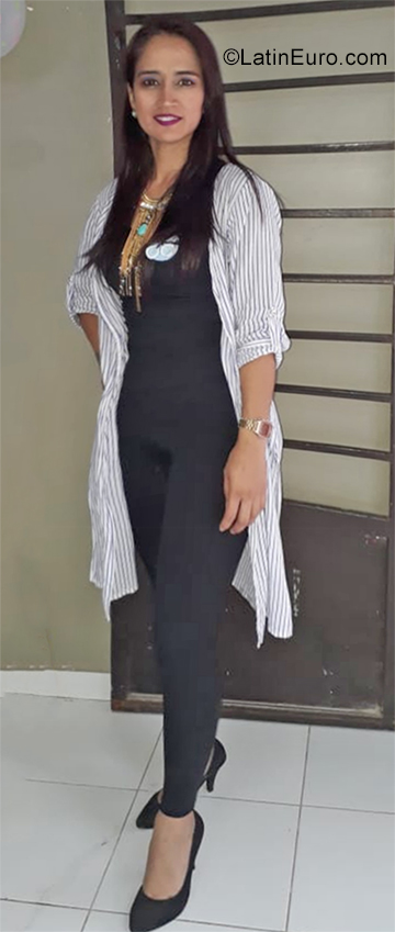 Date this hot Colombia girl Linda from Cali CO25899