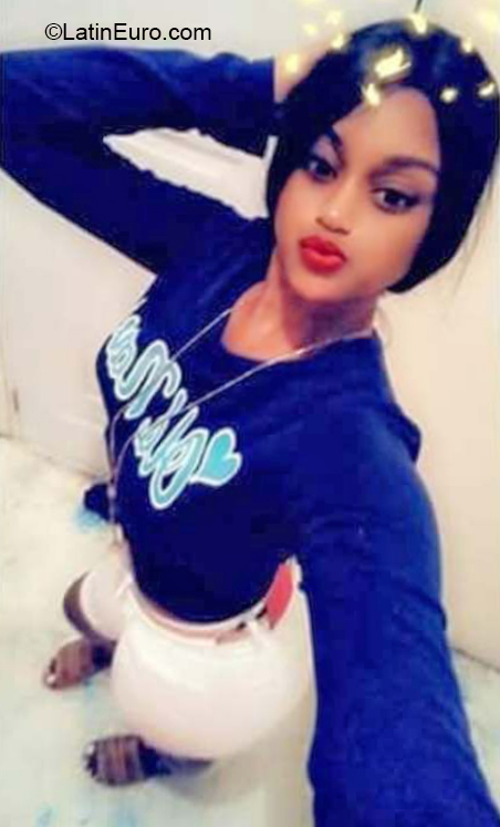 Date this lovely Dominican Republic girl Leslie from Moca DO35727