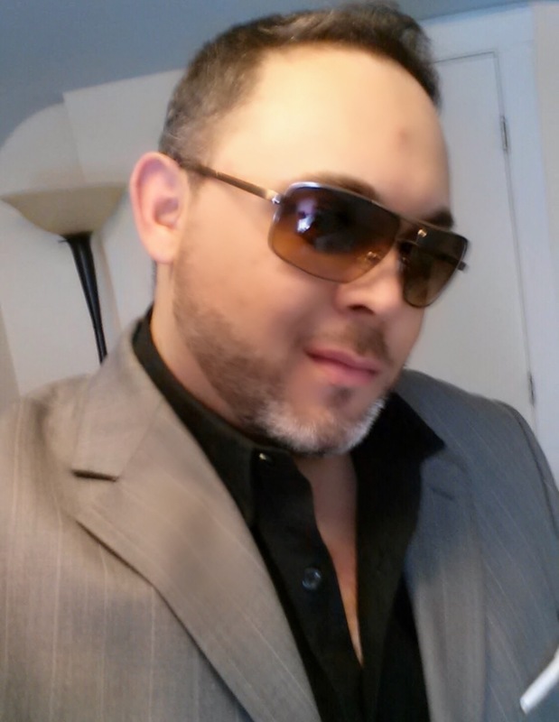 Date this attractive United States man Bank from Pawtucket US20226