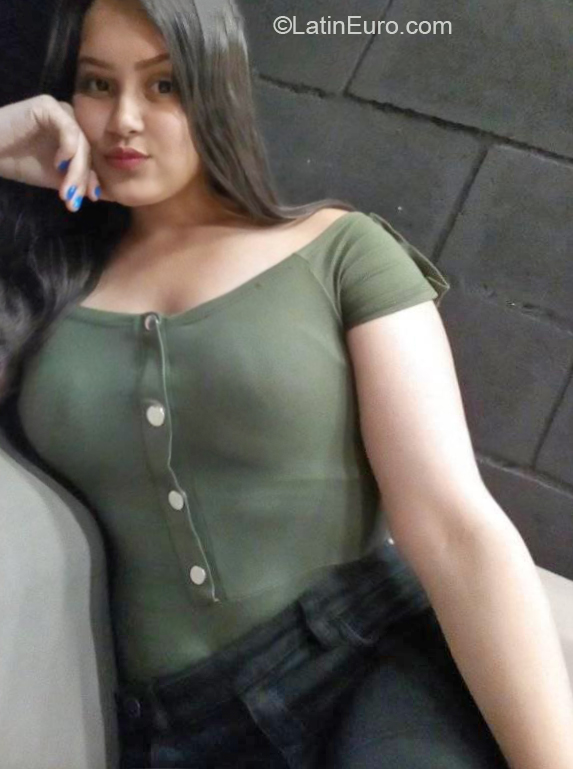 Date this lovely Colombia girl Kathy from Bogota CO25917