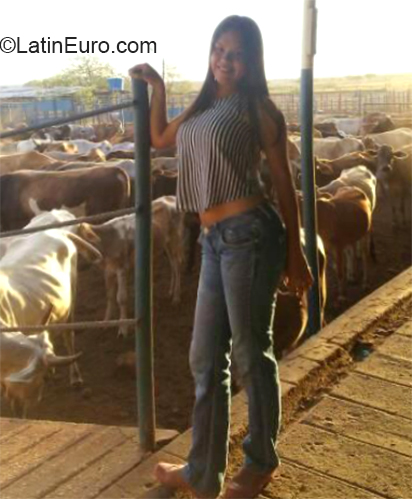 Date this tall Venezuela girl Gray from El Tigre VE2618