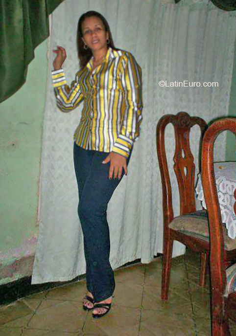 Date this hard body Colombia girl Ruby from Barranquilla CO25921