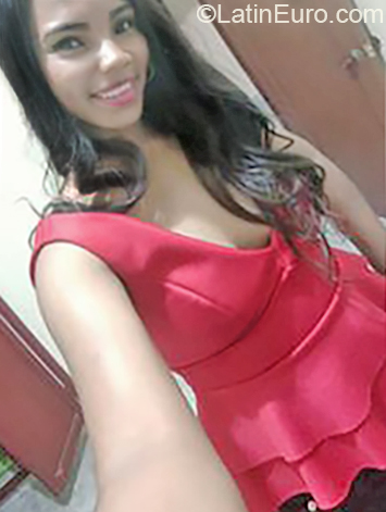 Date this voluptuous Colombia girl Katerine from Cali CO25929