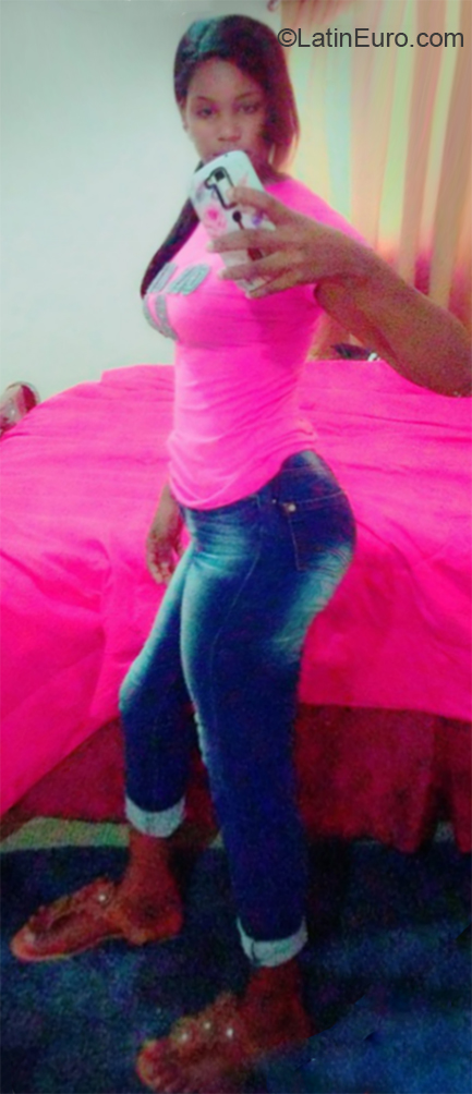 Date this beautiful Dominican Republic girl Marisa from Cotui DO35751