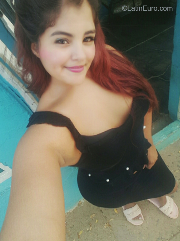 Date this lovely Venezuela girl Andrea from Falcon VE2642