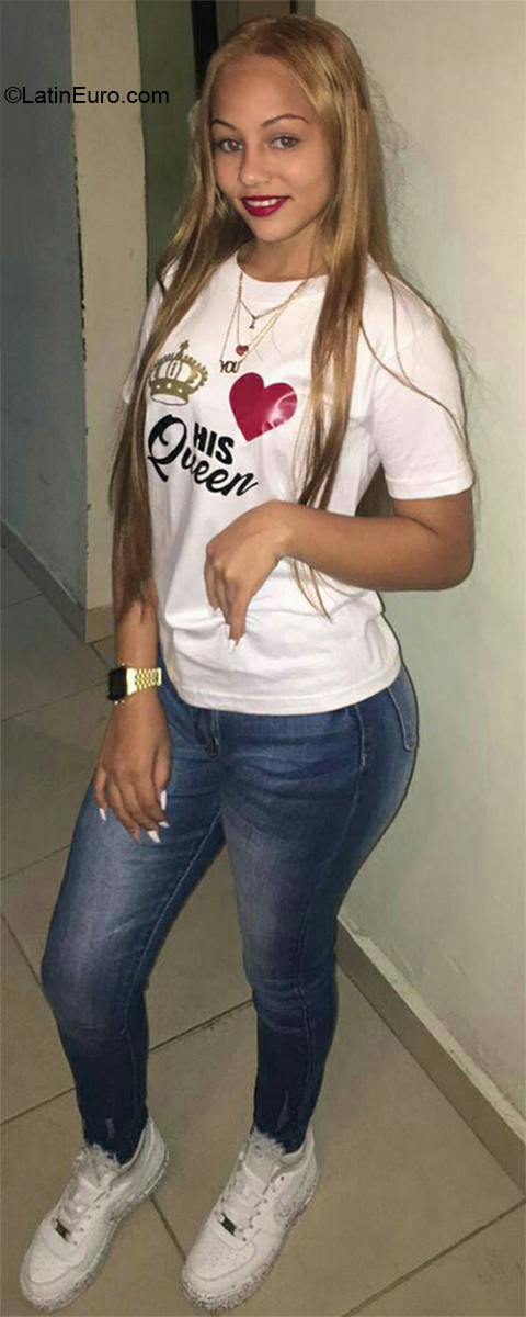 Date this lovely Dominican Republic girl Andrea from Santo Domingo DO35812