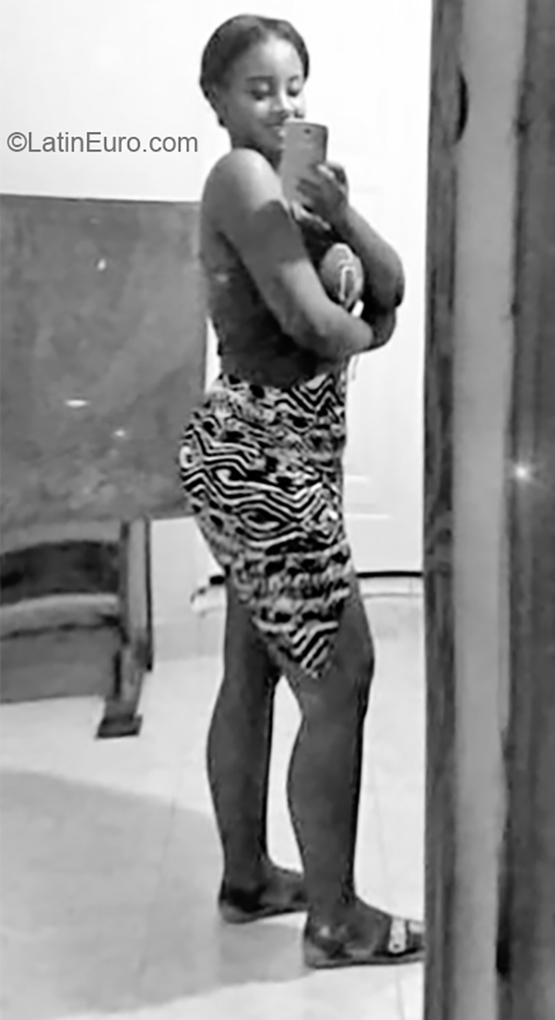 Date this foxy Dominican Republic girl Yasiry from Bonao DO35832