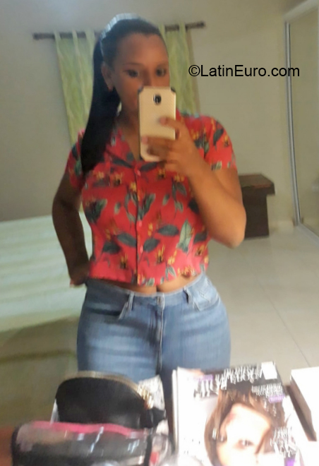 Date this athletic Dominican Republic girl La marucha from Santo Domingo DO35866