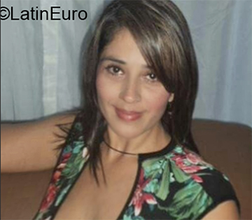 Date this happy Colombia girl Monica from Armenia CO25978