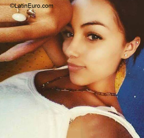 Date this sultry Colombia girl Lorena from Pereira CO25982